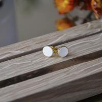 Clou d oreille blanc