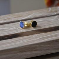 Clou d oreille bleu marine