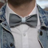 Gris pois bleu