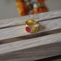 Grosse bague bordeau