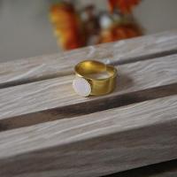 Grosse bague creme