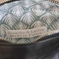 Sac blanche noir zoom copie